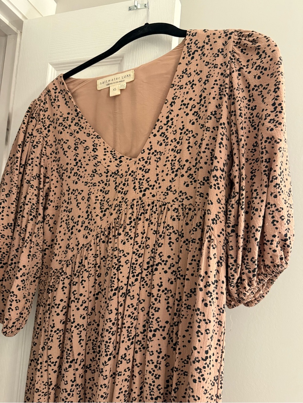 saltwater LUXE Floral V‑Neck Midi Dress - Picture 11 of 11